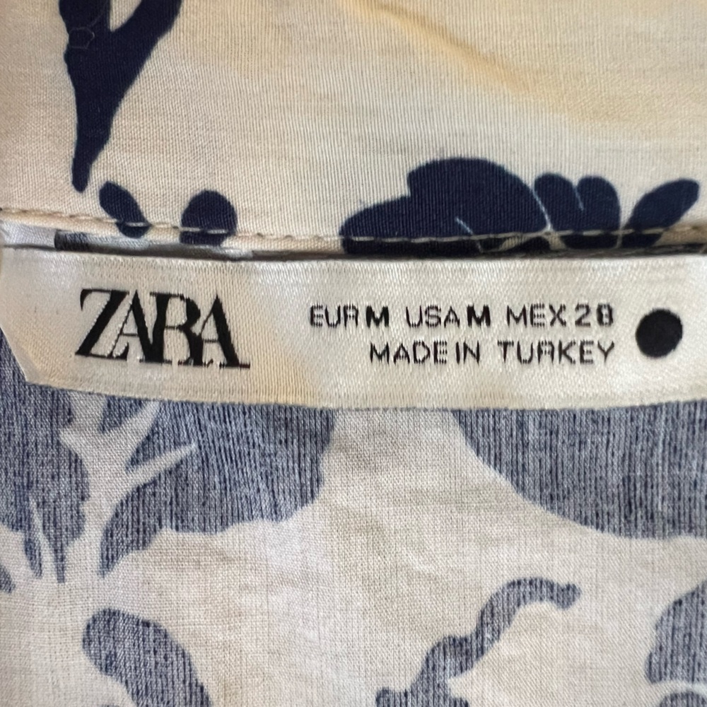 Zara Women's Cream and Navy Floral Print Mini Shirt Dress
Size Medium - Picture 7 of 9